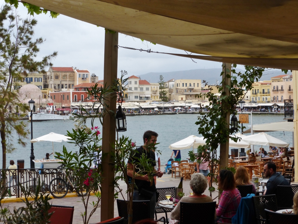 Al Canea is a wine bar on the Chania harbour front where you can taste Cretan wines