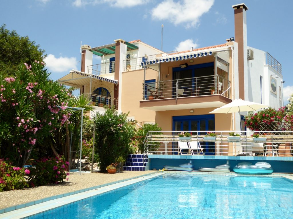 Pool and villa 